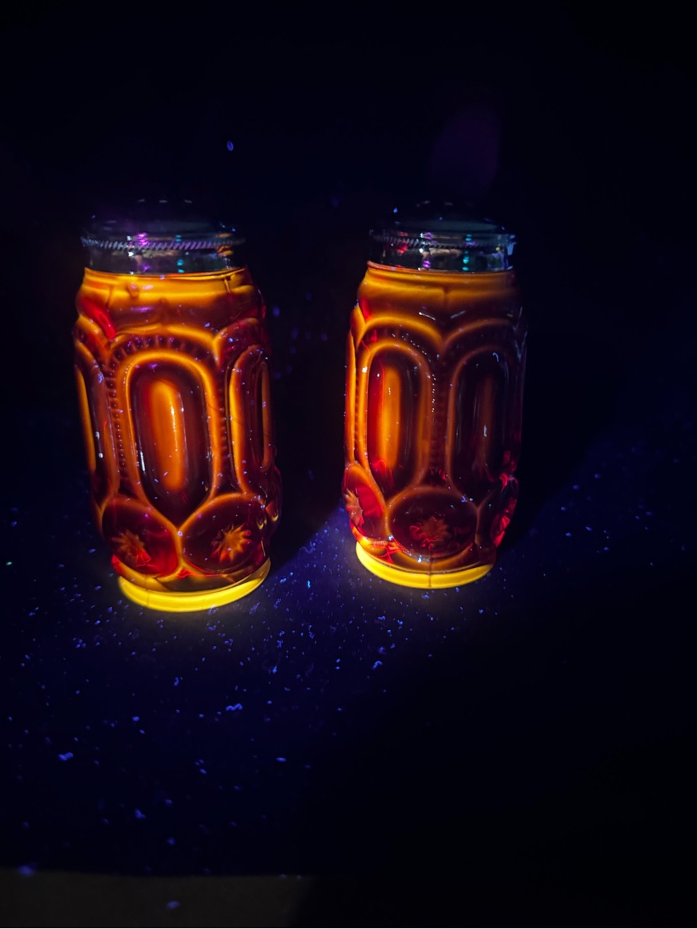 Mint Vintage LE Smith moon and stars salt and pepper with vibrant cadmium glow.